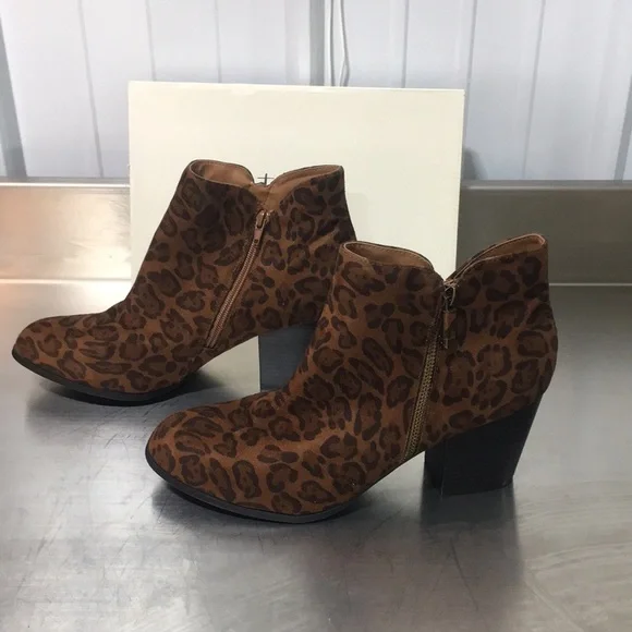 New NB Woman’s Style & Co. Brown Leopard Print Ankle Boots - Picture 3 of 5